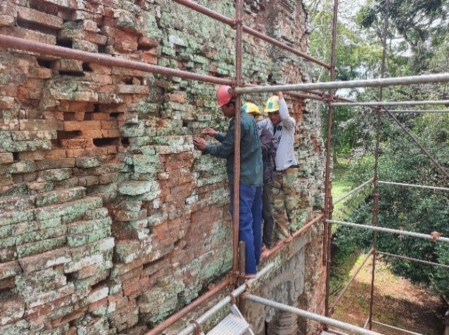 Work to track the temple's structural alterations at Koh Ker Site